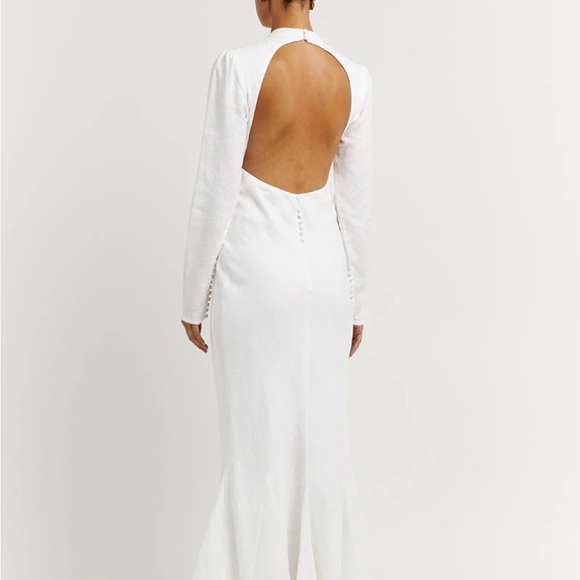 DISSH Elegant White Long Sleeve Dress - Picture 2 of 6